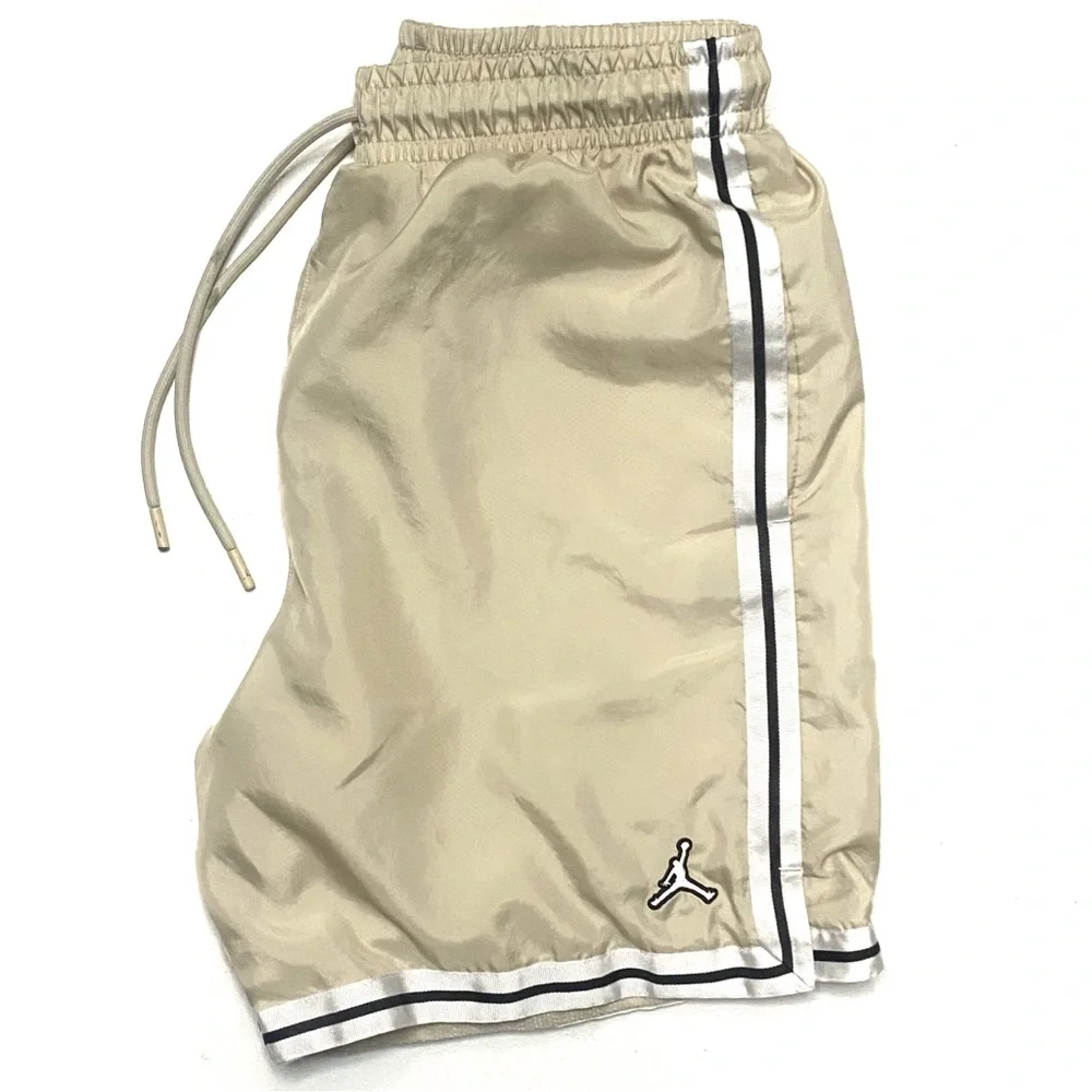 Nike Air Jordan Essentials Woven Shorts Flow Rattan Beige Size Medium - Picture 3 of 11